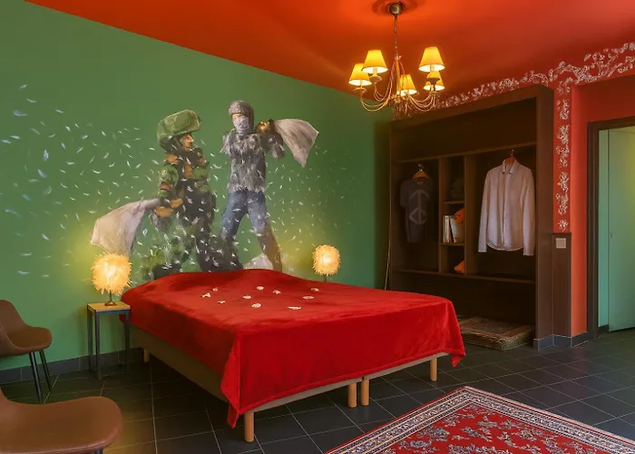 Walled OffHotel Parijs